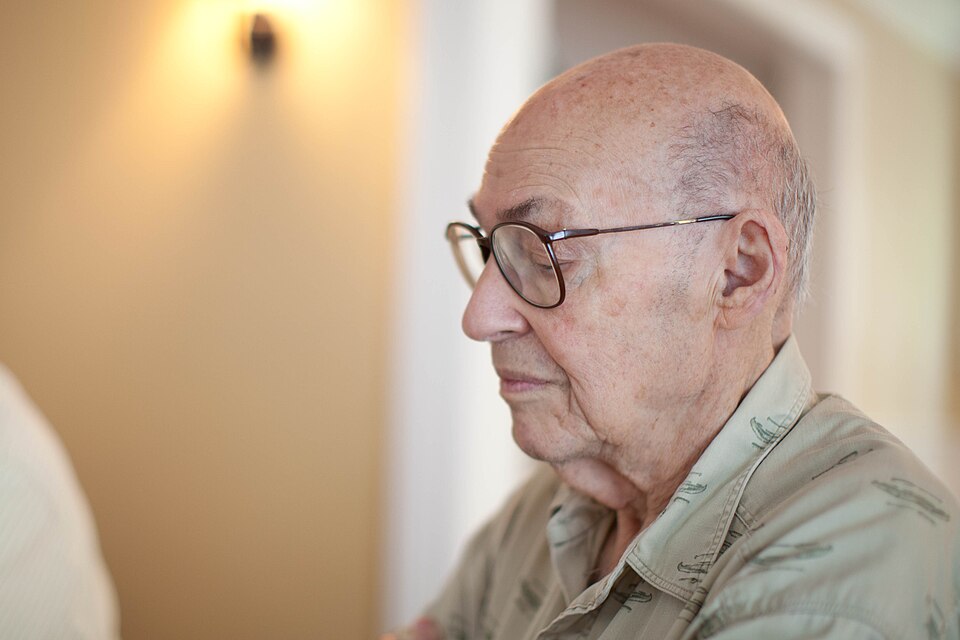 Marvin Minsky in profile wearing glasses and a patterned shirt